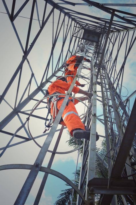 Indian Freedom Fighters, Safety Procedures, Confined Space, Industrial Safety, Emergency Care, Safety Training, Training Academy, Red Rope, Construction Projects