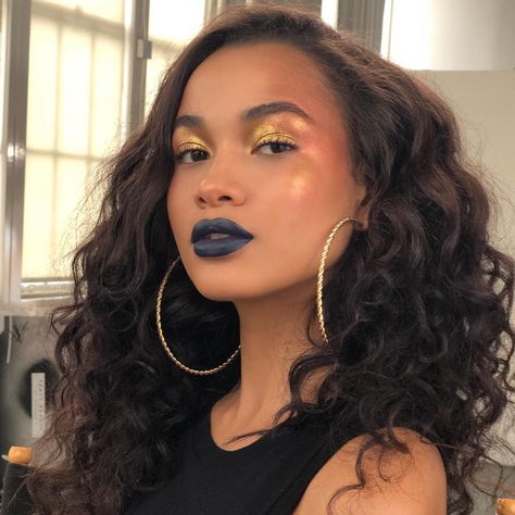 Get the lewk! Festival season around the corner! Show me your @fentybeauty Festival look!  PREP  #INSTANTRETOUCHPRIMER #PROFILTR Foundation… Blue Lipstick Makeup, Make Up Color, Sock Curls, Mekap Mata, 20 Makeup, Blue Lipstick, Smink Inspiration, Creative Makeup Looks, Makeup Obsession