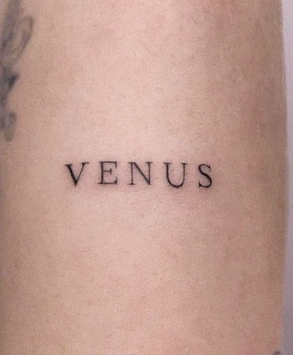 Venus Inspired Tattoo, Divine Femine Tattoo Ideas, Gothic Small Tattoos, Harlow Tattoo, Femine Tattoo Ideas, Tattoos Reference, Divine Femine, Tattoo 2022, Swirl Tattoo