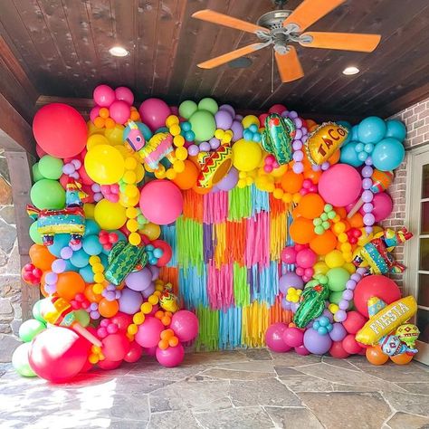 Summer Balloon Wall, First Fiesta Backdrop, Fiesta Balloon Backdrop, Bright Balloon Arch, Summer Balloons Decoration, Mexican Balloon Arch, Fiesta Theme Backdrop, Fiesta Balloon Garland, Balloon Backdrop Ideas