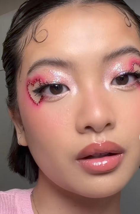 Lovecore Makeup Aesthetic, Pink Heart Makeup Look, Enhypen Closet, Pink Heart Eye Makeup, Heart Blush Makeup, Hearts Makeup Look, Cupid Makeup Looks, Lovecore Makeup, Pink And Red Makeup