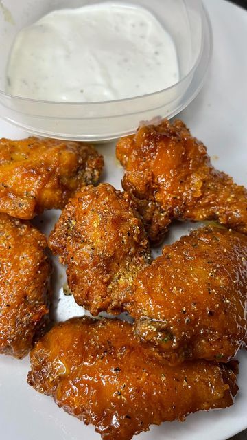 Honey Lemon Pepper Ranch Wings, Honey Ranch Wings, Lemon Pepper Ranch Wings, Kinders Seasoning Recipes, Wings Lemon Pepper, Honey Lemon Pepper Wings, Chicken Tenders Dinner, Ranch Chicken Wings, Meaty Meals