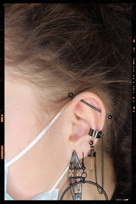 Industrial Piercing Idea Black Industrial Piercing, Ear Piercing Ideas Baddie, Ear Piercings On Black Women, Industrial Piercing Black, Ear Piercings Cute, Black Women Baddie, Black Piercings, Piercings Cute, Ear Curation