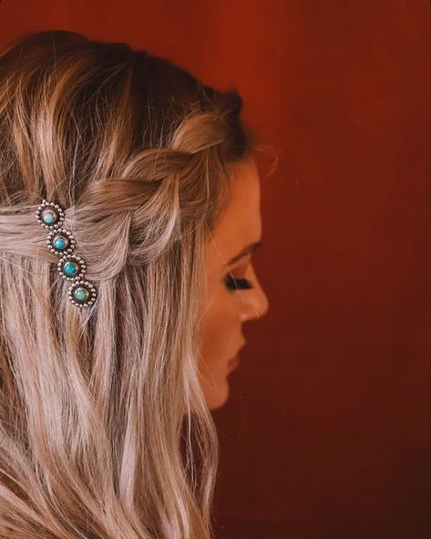 Western Wedding Jewelry, Country Wedding Jewelry, Turquoise Bride, Cowgirls Hairstyles, Western Hairstyles, Turquoise Wedding Jewelry, Western Hair, Rustic Sunflower Wedding, Cowgirl Wedding