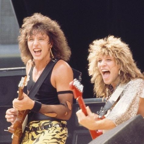 Bon Jovi And Richie Sambora, Bon Jovi 80s, Bon Jovi Pictures, Richie Sambora, Best Country Singers, Rockstar Aesthetic, Peter Steele, The Wedding Singer, Oh Oh