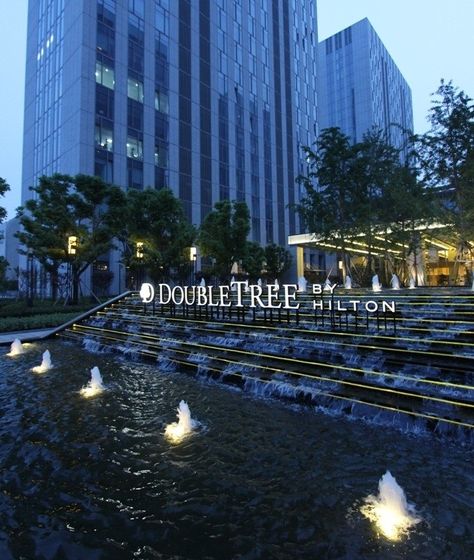 Fountain Plaza, Signage Light, Entrance Signage, Landscaping A Slope, Water Architecture, Luxury Swimming Pools, Hotel Exterior, Entrance Gates Design, Urban Interiors