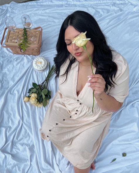 Plus Size Picnic Photoshoot, Picnic Outfit Ideas, Starbucks Gift Card, Flower Cake, Outfit Of The Day, Slip Dress, Casual Outfits, Plus Size, Instagram Posts