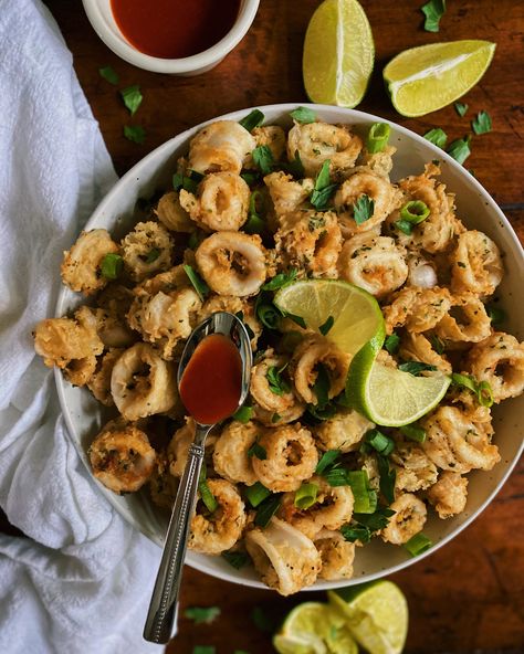 Calamari Plating Ideas, Calamari Aesthetic, Calamari Salad, Grilled Calamari Recipes, Grilled Calamari, Octopus Recipes, Calamari Recipes, Fried Calamari, Seafood Platter