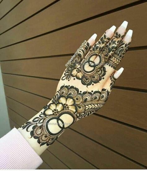 Kashee's Mehndi Designs, Beautiful Mehndi Designs, Short Mehndi Design, Front Mehndi Design, Khafif Mehndi Design, Nail Designs Ideas, Rose Mehndi Designs, Simple Mehndi Designs Fingers, Modern Mehndi Designs