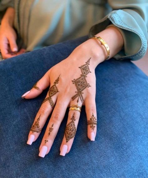 Henna Tattoo Design, Henne Tattoo, Moroccan Henna, Tattoos Henna, Henna Style Tattoos, Jagua Henna, Henna Designs Wrist, Henna Inspired Tattoos, Henna Nails