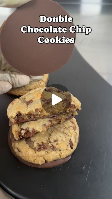 Busy Baking on Instagram: "For my chocolate lovers 🍫 
.
.
.
.
.
#chocolatechip #doublechocolate #cookies #chocolatedippedcookies #buttercream #buttercreamcake #cakedecorating #losangeles #losangelescakes #cake #baker #birthday #birthdaygirl #birthdaycake #inglewood #cakes #smallbusiness #smallbusinessowner #womanownedbusiness #viralcake #viral #desserts" Chocolate Dipped Cookies, Mini Chocolate Chip Cookies, Giant Cookie, Double Chocolate Chip Cookies, Perfect Chocolate Chip Cookies, Soft Cookie, Chewy Cookie, Mini Foods, State Fair