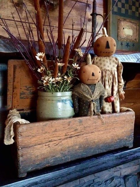 Primitive Fall Table Centerpiece, Primitive Fall Decorating Ideas, Colonial Fall Decor, Primitive Fall Decorating, Primitive Halloween Decor, Primitive Fall Decor, Primitive Autumn, Primative Decor, Fall Table Centerpieces