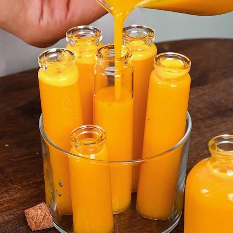 Healthy turmeric-ginger energy shots that can be taken daily for their health benefits. Including anti-inflammatory properties and digestive aid. Plus, it takes just 4 ingredients and 15 minutes of your time! Ginger Turmeric Shots, Ginger Shot Recipe, Fresh Juice Recipes, Turmeric Shots, Pineapple Ginger, Energy Shots, Ginger Shot, Turmeric Recipes, Wellness Shots