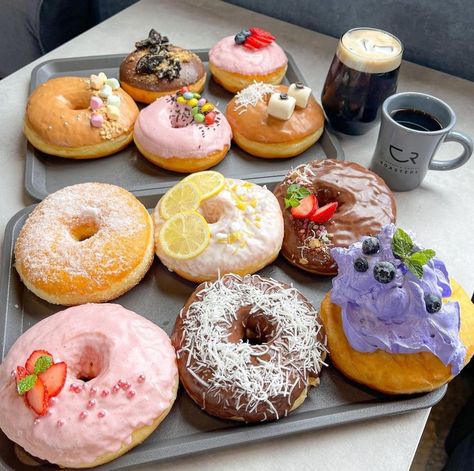 Donat Aesthetic, Glazed Sour Cream Donuts, Street Food Business, Strawberry Filled Donuts, Chocolate Glazed Donuts, How To Store Bread, Gluten Free Donuts, Sweet Treats Desserts, Filled Donuts