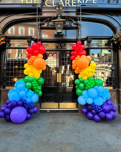 Some fun at the pub with pride balloons for @clarencepub ✨💙🌈💜🧡❤️🏳️‍🌈💫 #pridemonth #pridemonth🌈 #pridedecor #prideballoons #balloongarland #rainbowtheme #rainbowballoons #rainbowbirthday #londonballoons #londonpub #pubballoons #balloonsetup #balloondelivery #londonevent #partyplanner #corporateballoons #corporateevent #launchparty #giantballoons #balloon Pride Balloons, Balloons Flowers, London Pubs, Balloon Delivery, Balloon Party, Giant Balloons, Rainbow Balloons, The Pub, Rainbow Theme