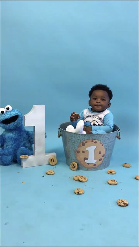 Find it at @ayeyoryann Follow.Like.Comment-  ♡ Cookie Monster 6 Month Photo Shoot, Cookie Monster 1st Birthday Photoshoot, Cookie Monster Photo Shoot, Cookie Monster 1st Birthday, Cookie Monster Birthday Party, Monster 1st Birthdays, Cookie Monster Party, Elmo And Cookie Monster, Cookie Monster Birthday