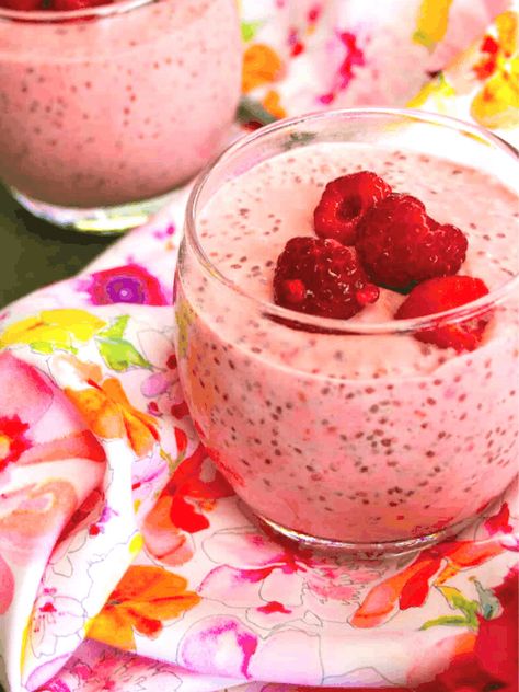 Chia Pudding With Coconut Water {Coconut And Raspberries} Raspberry Chia Seed Pudding, Healthy Desserts For Kids, What Is Healthy Food, Chia Recipe, Healthy Food Habits, Healthy Food Menu, Raspberry Coconut, Chia Seed Recipes, Clean Eating Desserts