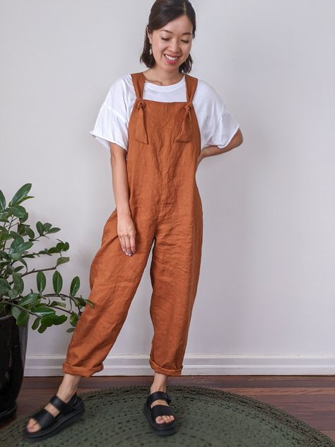 DIY Dungarees using Peppermint Jumpsuit pattern – MELT. STITCHES Linen Jumpsuit Pattern Free, Diy Sewing Dress Patterns, Dungaree Sewing Pattern, Overalls Pattern Sewing Free, Dungarees Pattern Free, Loose Jumpsuit Pattern Sewing, Dungaree Pattern Women, Peppermint Jumpsuit, Jumpsuit Pattern Sewing Free