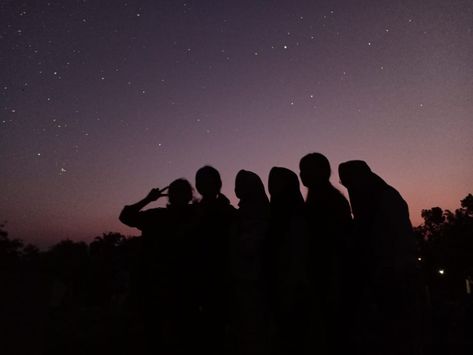 Stargazing Aesthetic Friends, Star Friend Aesthetic, Star Watching, Aesthetic Friendship, Galaxy Aesthetic, Music Vibe, Meaningful Drawings, Garage Band, Lost Girl