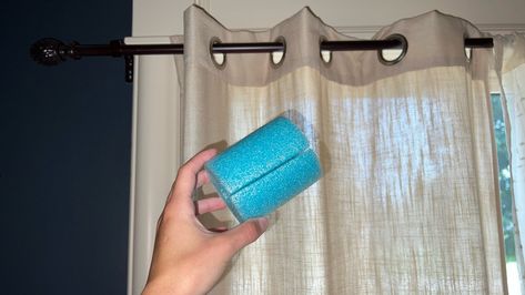 We Tried The Pool Noodle Hack For Neat Curtain Pleats And The Results Were Instagram-Worthy Pool Noodle For Curtains, Curtains Hacks Diy, Grommet Curtain Hack, Hanging Grommet Curtains Ideas, Pool Noodle Curtain Hack, Curtain Pleats, Pool Noodle Ideas, Curtain Styles Ideas, Curtain Hacks