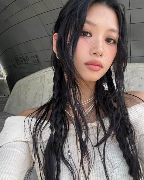 @._.@ | Instagram Luv Jayne, Asian Long Hair, Feminine Makeup, Concept Ideas, Dark Feminine, Asian Makeup, Prom Makeup, Face Claims, Everyday Look