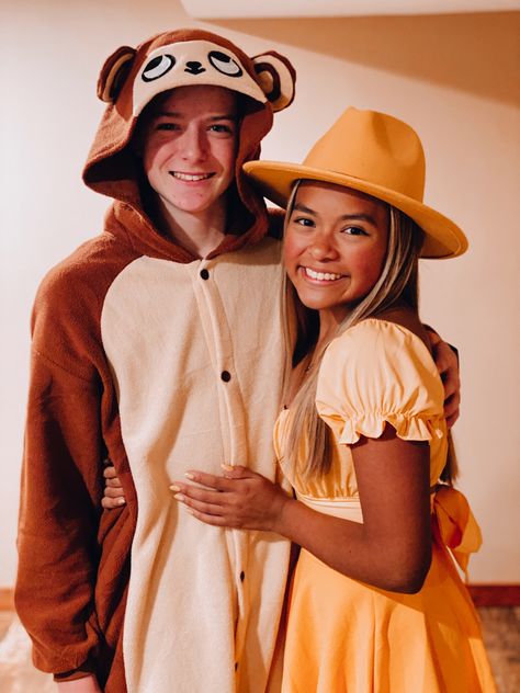 Curious George And Man In The Yellow Hat Couple Costume, Curious George Couple Costume, Curious George Costume, Man In The Yellow Hat, Baddie Halloween, Holloween Costumes, Boyfriend Things, Matching Costume, Halloween Parejas