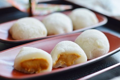 Avilia’s Recipe: Japanese Mochi with Peanut Butter Filling – Avilia's Way Japanese Mochi, Butter Mochi, Mochi Recipe, Resep Smoothie, Peanut Recipes, Peanut Butter Filling, Japanese Sweet, Japanese Dessert, Japanese Dishes