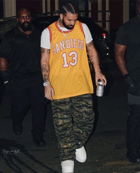 Drake Fits, Drake Outfits, Drake Outfit, Drake Fashion, Champagne Papi, Drake Clothing, Wattpad Ideas, Drizzy Drake, Beard Fade