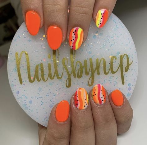 Color French Almond Nails, Circle Nail Designs, Short Round Nails Summer, Round Nails Summer, Speckled Nails, Acrylic Nails Almond Shape, Sns Nails Colors, Checkered Nails, Swirl Nails