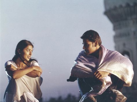 Alaipayuthe Movie Stills, Hd Happy Birthday Images, Vintage Bollywood Aesthetic, Movie Pic, Mahesh Babu, Vintage Bollywood, Couple Photoshoot Poses, Movie Couples, Indian Aesthetic