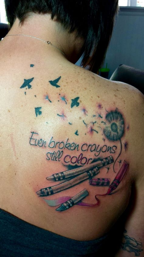 "Even broken crayons still color" in love with my new tattoo! Family Quotes Tattoo, Crayon Tattoo Ideas, My Story Isnt Over Tattoo Ideas, Broken Crayons Still Color Tat, Broken Tatoos Ideas, Side Tats, Crayon Tattoo, Cosmetology Tattoos, Broken Crayons Still Color