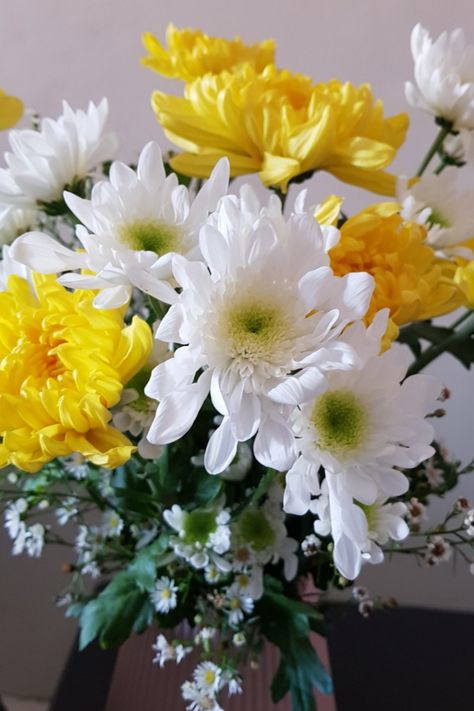 Chrysanthemum Wedding Bouquet, Chrysanthemum Flower Arrangement, Chrysanthemum Wedding, White Mums, Yellow Chrysanthemum, White Lilly, White Chrysanthemum, Clear Vase, Church Flowers