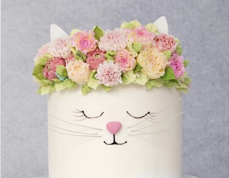 Kitty Cat Cake, Cake Painting, Cake Heart, Cake Classes, Cat Cake, Cat Pin, Kitty Cat, Pin Collection, Butter Cream