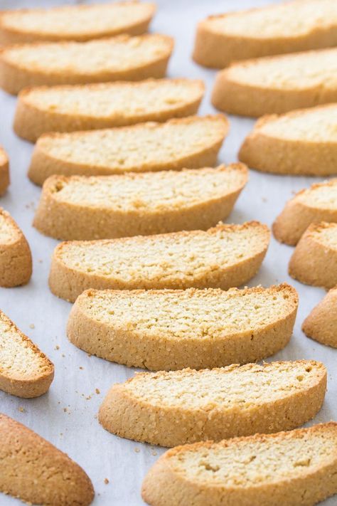 Recipe For Biscotti, Classic Biscotti, Biscotti Almond, Biscotti Chocolate, Biscotti Cookies Recipes, Cranberry Almond Biscotti, Italian Biscotti Recipe, Best Biscotti Recipe, Homemade Biscotti