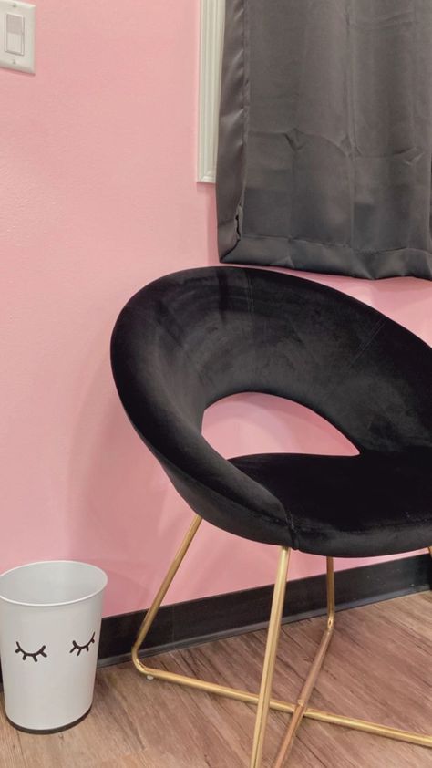 The image it's a black velvet chair with golden metal frame legs against the baby pink or light pink wall. Above it there's a black curtain and next to the modern velvet chair is a small white trash can with two lashes. Classic Living Room Decor, Salon Suite Decor, Suite Decor, My Salon Suite, Black Velvet Chair, Salon Suites, Classic Living Room, Sofa Set Designs, Single Sofa Chair