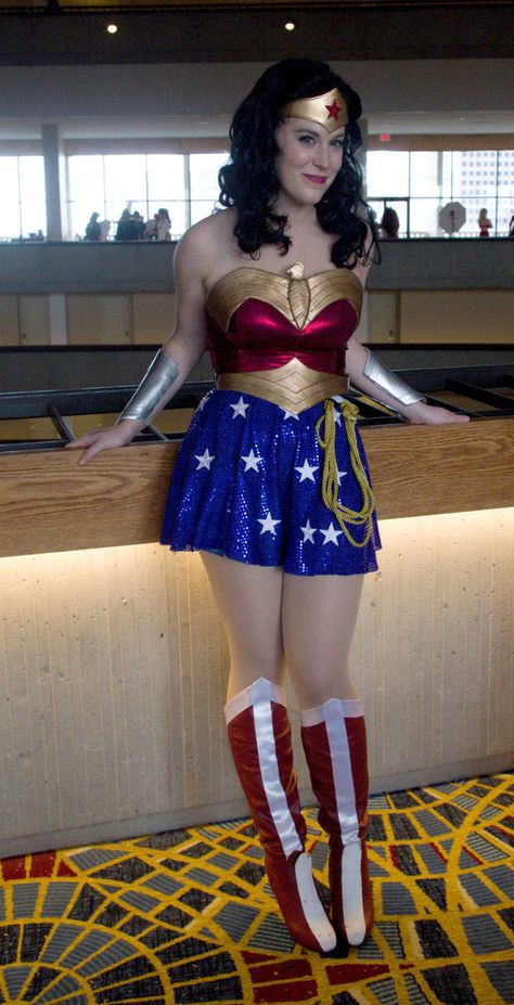 Wonder Woman Woman Cosplay, Wonder Woman Cosplay, Geek Culture, Comic Book Characters, Best Cosplay, Costume Party, Celebrities Female, Wonder Woman, Dress Up