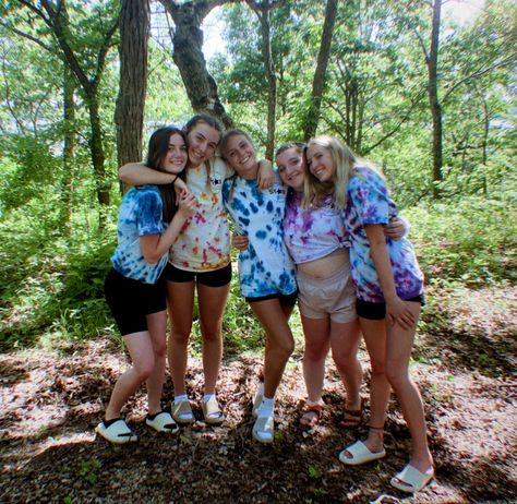 Summer Camp Counselor Aesthetic, Christian Friends Aesthetic, Summer Camp Fits, Counselor Aesthetic, Girls Camping Trip, Church Camp Aesthetic, Camp Counselor Aesthetic, Summer Camp Outfits, Summer Camp Aesthetic