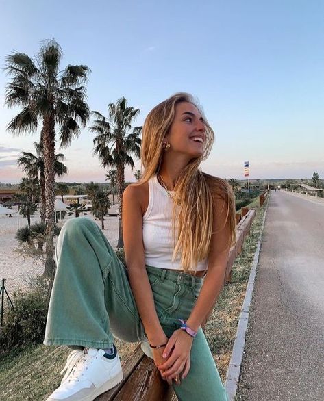 Surfergirl Style, Fest Outfits, Foto Tips, Looks Party, Neue Outfits, Cooler Look, Green Pants, Mode Inspo, Looks Style