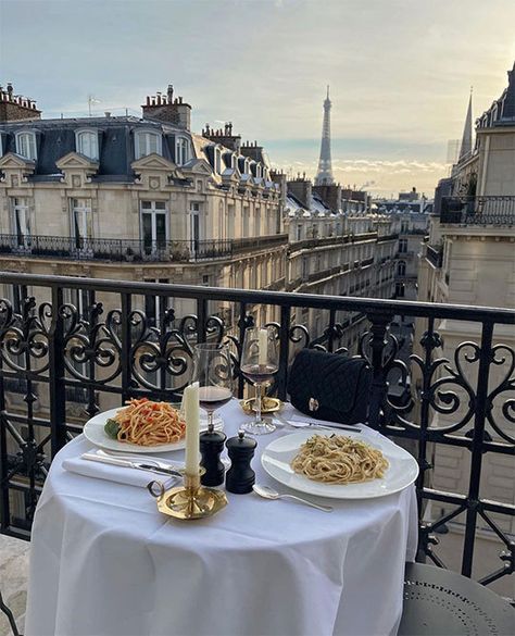 Paris Dinner, Breakfast In Paris, Paris Rooftops, Dinner In Paris, Parisian Home Decor, Paris Bedroom, Parisian Aesthetic, Parisian Vibes, Parisian Life