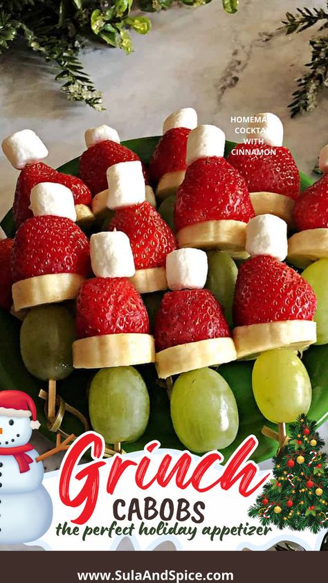 Grinch Kabobs (Grinch Fruit Kabobs) Green Food Party, Grinch Fruit, Fruit Appetizers Easy, Grinch Fruit Kabobs, Grinch Kabobs, Holiday Fruit, Fruit Appetizers, Christmas Recipes Appetizers, Healthy Holiday Recipes