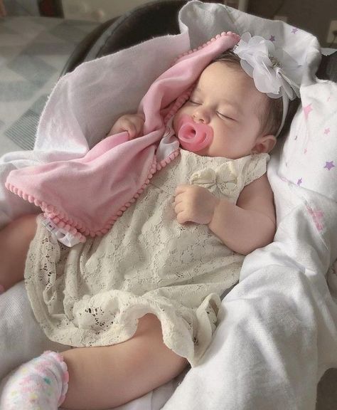 Cute Babies Pictures, Pink Baby Aesthetic, Baby Aesthetic Girl, Bebes Aesthetic, Baby Girl Aesthetic, I Want A Baby, Aesthetic Baby, Future Mommy, Baby Poses