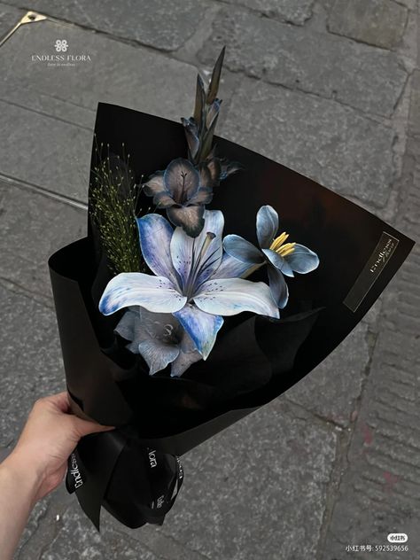 Rare Flower Bouquet, Weird Flower Bouquet, Black And Blue Bouquet, Guy Bouquet, Bouquet Ideas For Men, Endless Flora, Manly Flowers, Black And Blue Flowers, Flower For Men