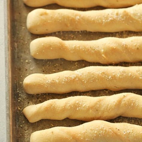 sticky. Breadsticks Olive Garden, Homemade Breadsticks, Breadsticks Recipe, Yeast Recipes, Chef Boyardee, Bread Sticks Recipe, Garlic Breadsticks, Recipes Restaurant, Six Sisters Stuff