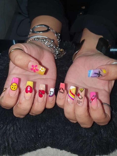 Karol G Concert Nails Ideas, Short Karol G Nails, Karol G Inspo Nails, Karol G Concert Nails, Karol G Nails Design Mañana Sera Bonito, Karol G Nails Design, Karol G Nails, Nails Ideas 2023, Emoji Nails