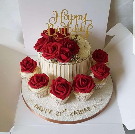 Birthday Cake Classic Design, Red Roses Birthday Cake, Red Birthday Cake For Women, Red Velvet Birthday Cake Ideas For Women, Mom Birthday Cake Ideas Simple, Red Cake Decoration Birthday, Red And White Birthday Cake, Cake With Real Roses, Red Cake Designs Birthday