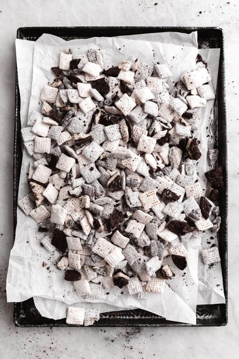 Cookies and Cream Muddy Buddies - Broma Bakery Puppy Chow Chex Mix Recipe, Muddy Buddies Recipe, Broma Bakery, Muddy Buddies, Cookies N Cream Cookies, Puppy Chow, Chex Mix, Scrumptious Desserts, Homemade Snacks