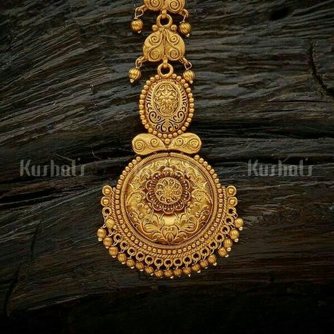 Gold Mangtika, Mang Tika, Maang Tika, Indian Wedding Jewelry Sets, Trendy Jewellery, Antique Gold Jewelry Indian, Gold Earrings Wedding, Bengali Bride, Gold Mangalsutra Designs