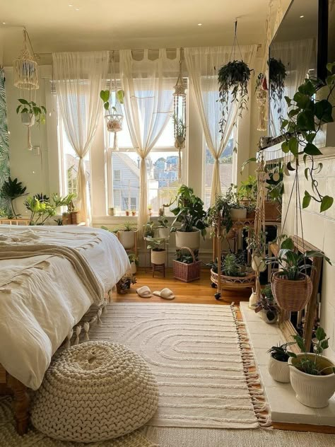 Redecorate Bedroom, Cozy Room Decor, Room With Plants, Dream Room Inspiration, Room Makeover Bedroom, Room Makeover Inspiration, Cute Room Decor, Decor Minimalist, Cozy Room