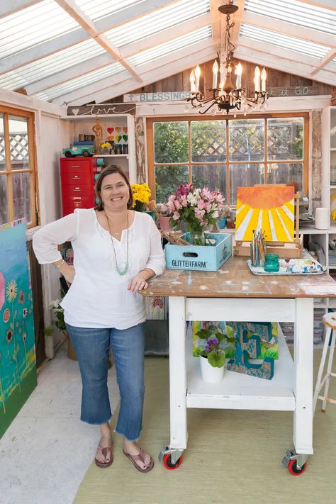 Old Window She Shed, Gardening Room, She Shed Art Studio, Craft She Shed, Earthy Modern Living Room, She Shed Studio, She Shed Interior Ideas, She Shed Decorating Ideas, She Shed Craft Room