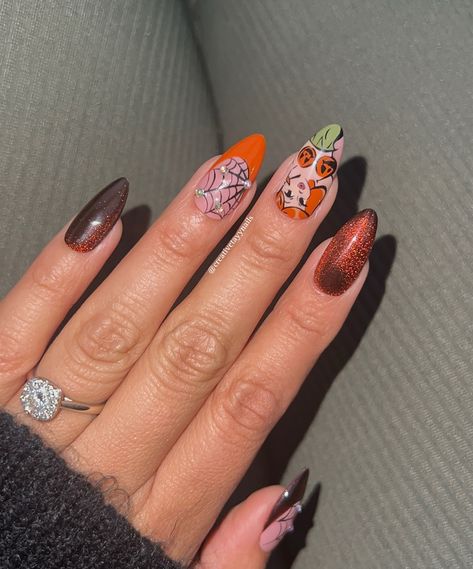 My Halloween set for 2024 is this spooky gal!! I loved creating her and using these orange hues 🧡🕸️🎃 The gem web was IB @nail_lux_bygiu & pumpkin girly by @thevintagepal I saw her art on Pinterest Products used: @apresnailofficial medium almond & Autumn Apricot gel, @nailzbydevshop house of horrors cat eye gel & baddest black gel liner #halloweennails #halloweennailart #spookynails #spookynailart #pumpkinnails #velvetnails #characternails #nailinspo #nailartist House Of Horrors, Velvet Nails, Medium Almond, Pumpkin Nails, Orange Hues, Cat Eye Gel, Horror House, Gel Liner, Halloween Nail Art